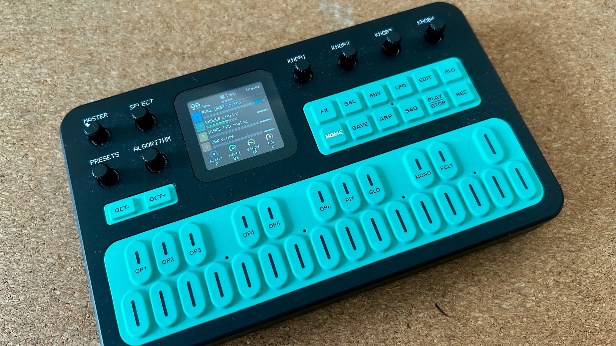 M-VAVE FM-1 in black-and-green DX7-style livery